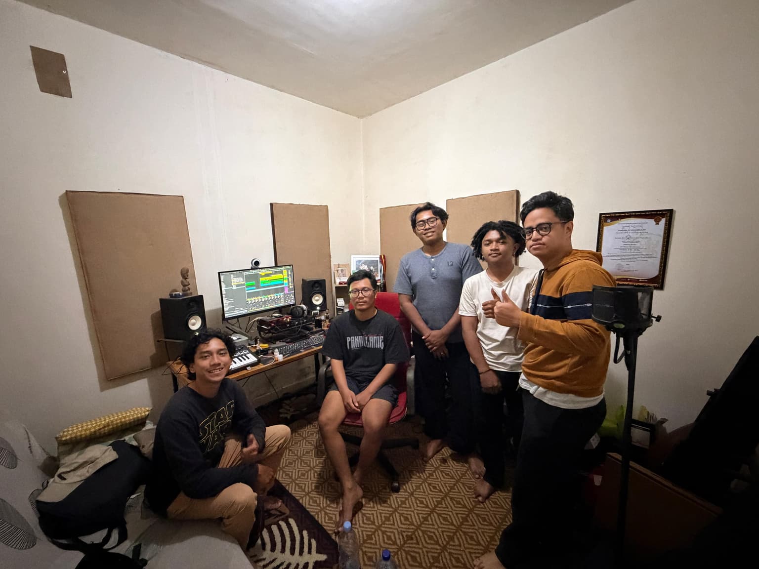 Sesi produksi musik di studio FP Music Production Bali